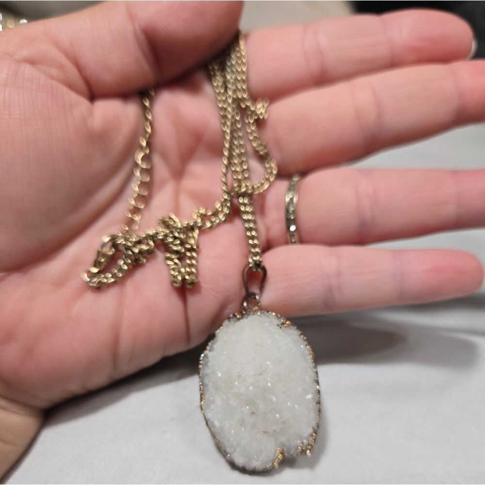 White Crystal Rock Pendant With Necklace Gold Tone - Picture 7 of 7